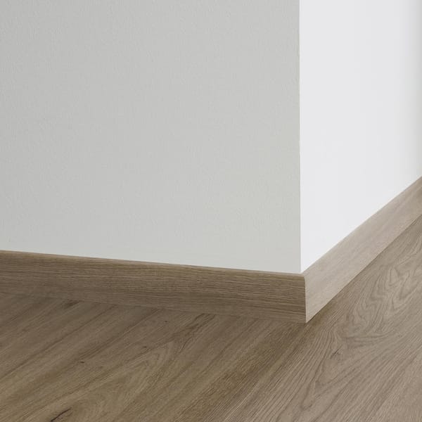 Decorative set-on skirtings for LVT